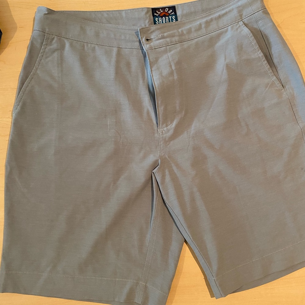 Faherty All Day Short Size 32, 9 inch inseam. Excellent condition
